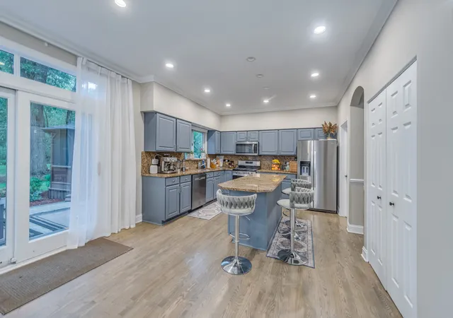 Photo 4 of Single family home for sale at 550 Meadowview Dr, Wauconda, IL 60084 | MLS# 12768419 | Listing updated on 2026-10-01