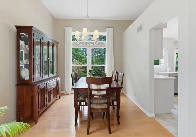 Photo 4 of Single family home for sale at 1422 Almaden Ln, Gurnee, IL 60031 | MLS# 12768425 | Listing updated on 2026-09-25