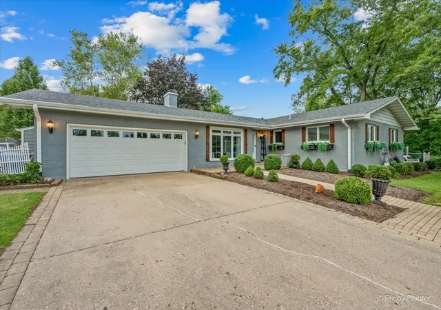 Photo 1 of Single family home for sale at 39w440 Campton Hills Dr, Campton Hills, IL 60175 | MLS# 12768429 | Listing updated on 2026-10-07