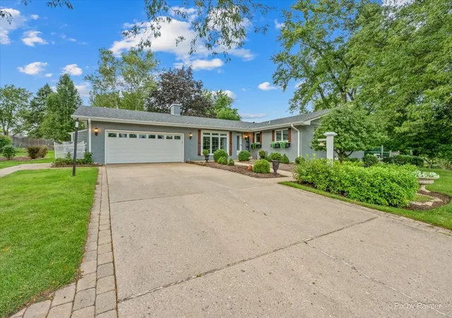 Photo 2 of Single family home for sale at 39w440 Campton Hills Dr, Campton Hills, IL 60175 | MLS# 12768429 | Listing updated on 2026-10-07