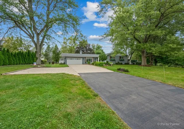 Photo 3 of Single family home for sale at 39w440 Campton Hills Dr, Campton Hills, IL 60175 | MLS# 12768429 | Listing updated on 2026-10-07
