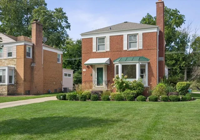 Photo 2 of Single family home for sale at 138 Park Ave, River Forest, IL 60305 | MLS# 12768437 | Listing updated on 2026-09-30
