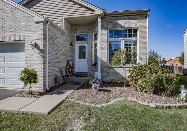 Photo 3 of Single family home for sale at 2107 Ashbrook Ct, Plainfield, IL 60586 | MLS# 12768451 | Listing updated on 2026-09-24
