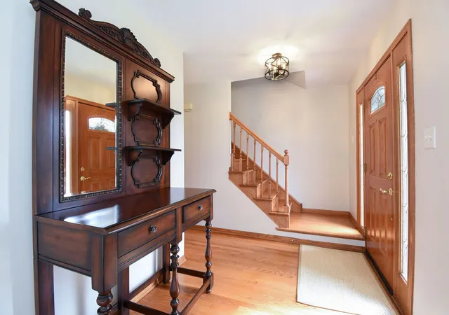 Photo 2 of Single family home for sale at 6928 154th Place, Oak Forest, IL 60452 | MLS# 12768452 | Listing updated on 2026-10-06