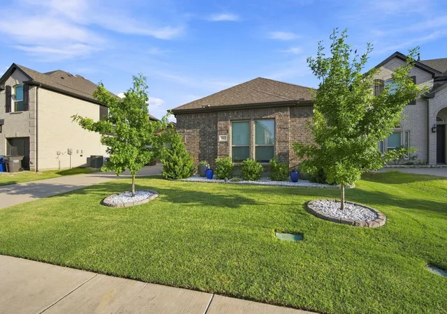 Photo 3 of Single family home for sale at 5812 Painswick Dr, Aubrey, TX 76227 | MLS# 12768466 | Listing updated on 2026-09-30