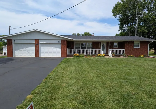 Photo 1 of Single family home for sale at 111 W Embarras St, Sainte Marie, IL 62459 | MLS# 12768467 | Listing updated on 2026-10-20