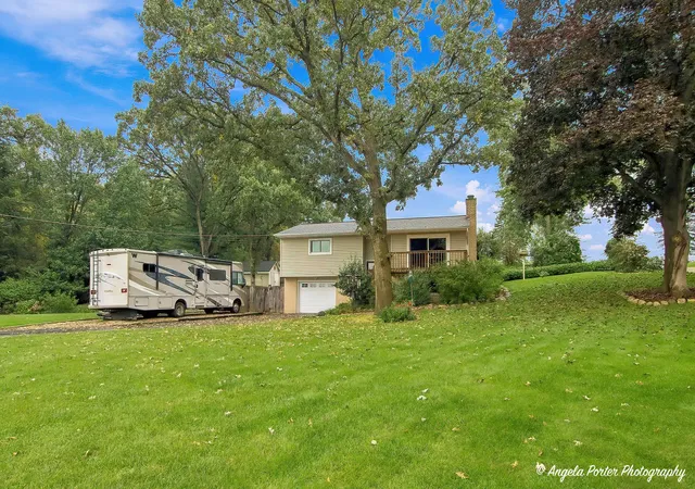 Photo 1 of Single family home for sale at 5104 E Lake Shore Dr, Wonder Lake, IL 60097 | MLS# 12768469 | Listing updated on 2026-10-07