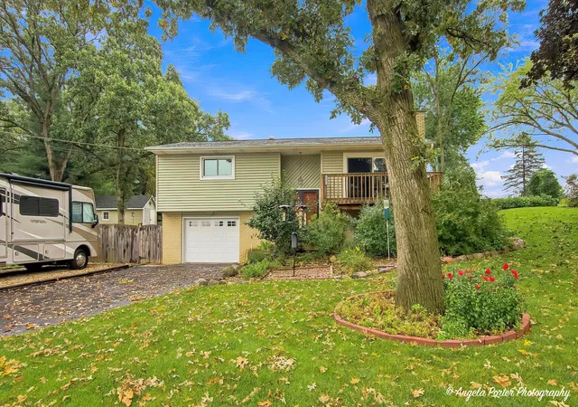 Photo 2 of Single family home for sale at 5104 E Lake Shore Dr, Wonder Lake, IL 60097 | MLS# 12768469 | Listing updated on 2026-10-07