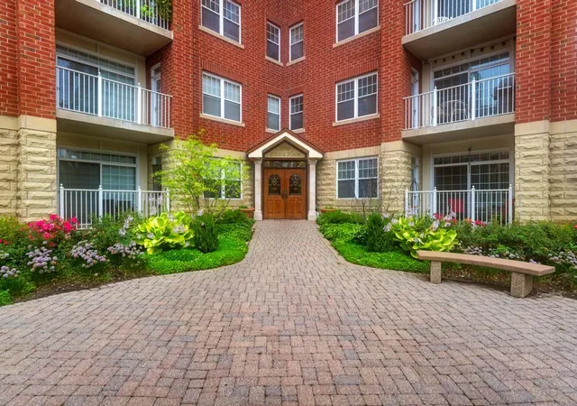 Photo 3 of Condo for sale at 1 Itasca Pl #211, Itasca, IL 60143 | MLS# 12768470 | Listing updated on 2026-09-24