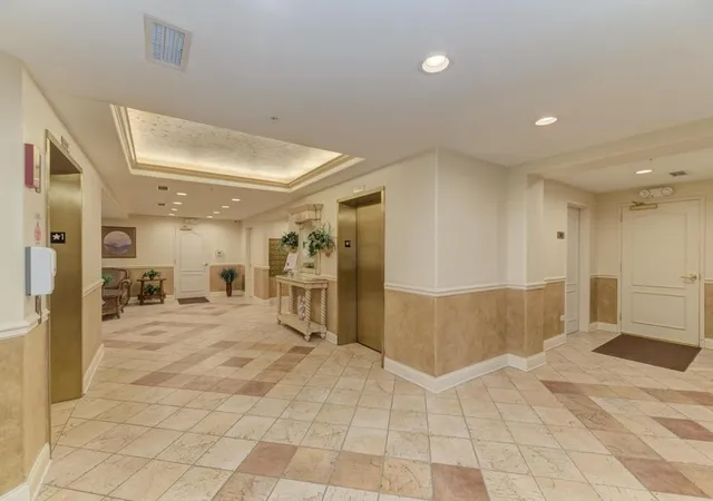 Photo 4 of Condo for sale at 1 Itasca Pl #211, Itasca, IL 60143 | MLS# 12768470 | Listing updated on 2026-09-24