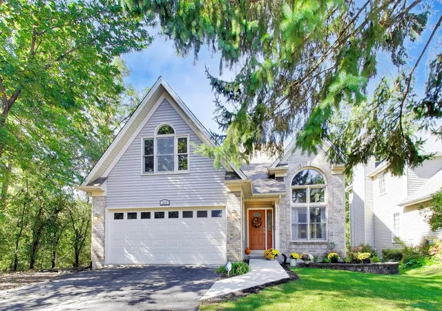 Photo 1 of Single family home for sale at 250 Knoll St, Wheaton, IL 60187 | MLS# 12768474 | Listing updated on 2026-10-07