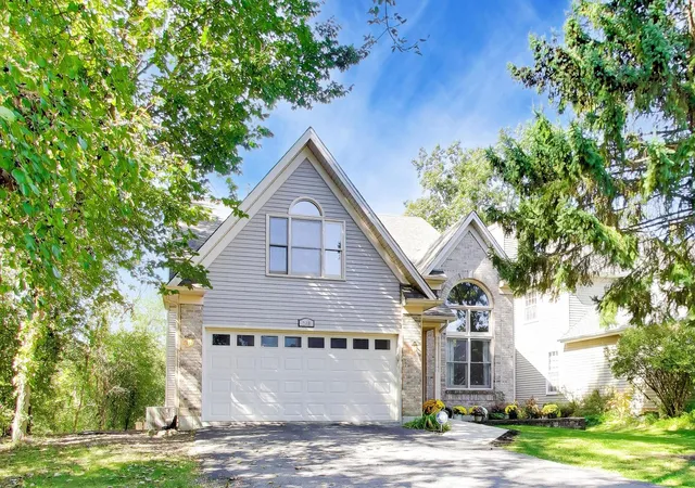 Photo 3 of Single family home for sale at 250 Knoll St, Wheaton, IL 60187 | MLS# 12768474 | Listing updated on 2026-10-07