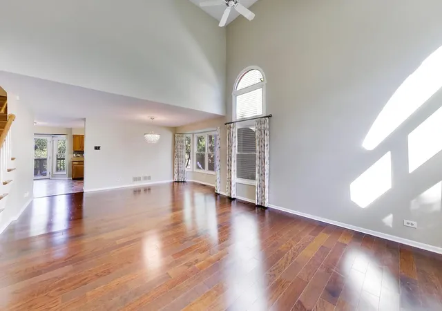 Photo 3 of Single family home for sale at 250 Knoll St, Wheaton, IL 60187 | MLS# 12768474 | Listing updated on 2026-10-08