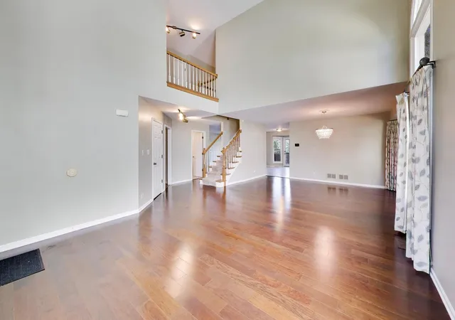 Photo 4 of Single family home for sale at 250 Knoll St, Wheaton, IL 60187 | MLS# 12768474 | Listing updated on 2026-10-08