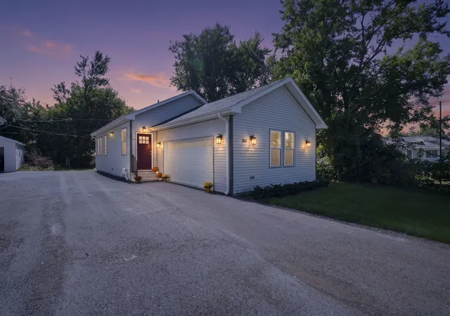 Photo 2 of Single family home for sale at 302 Hughes Ave, Lockport, IL 60441 | MLS# 12768480 | Listing updated on 2026-10-02