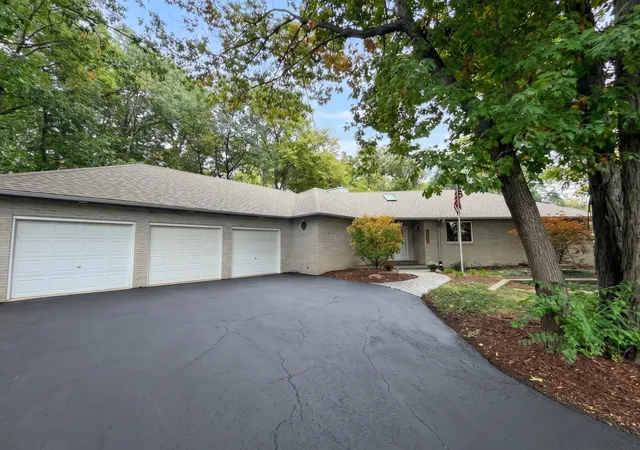 Photo 1 of Single family home for sale at 16131 S Twin Oak Ct, Homer Glen, IL 60491 | MLS# 12768481 | Listing updated on 2026-10-20