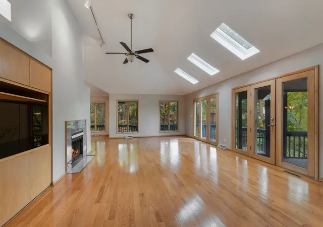 Photo 4 of Single family home for sale at 16131 S Twin Oak Ct, Homer Glen, IL 60491 | MLS# 12768481 | Listing updated on 2026-10-20