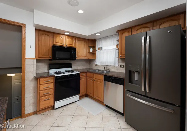 Photo 4 of Single family home for sale at 4030 N Adams St, Westmont, IL 60559 | MLS# 12768483 | Listing updated on 2026-09-25
