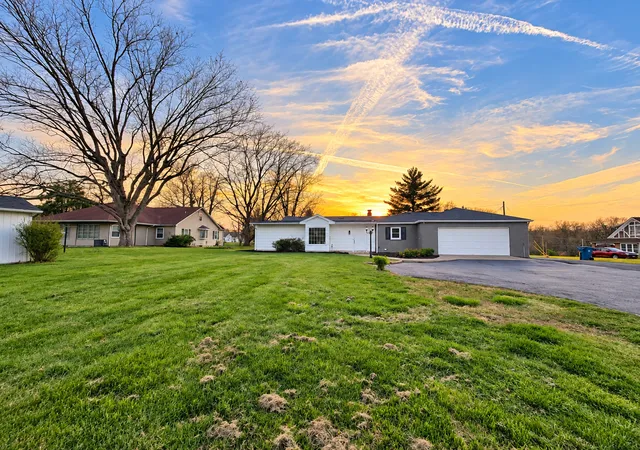 Photo 3 of Single family home for sale at 14652 N Il Hwy 37, Mt Vernon, IL 62864 | MLS# 12768488 | Listing updated on 2026-09-30