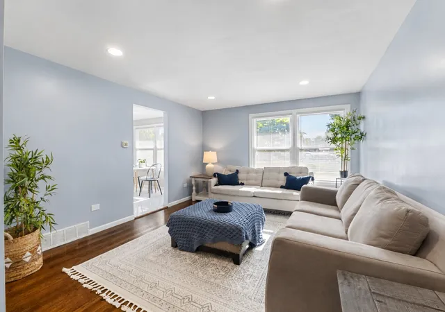 Photo 2 of Single family home for sale at 14850 Homan Ave, Midlothian, IL 60445 | MLS# 12768489 | Listing updated on 2026-09-30
