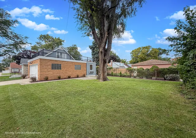 Photo 3 of Single family home for sale at 725 Hull Ave, Westchester, IL 60154 | MLS# 12768510 | Listing updated on 2026-09-30