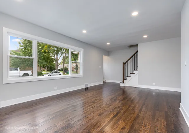 Photo 4 of Single family home for sale at 725 Hull Ave, Westchester, IL 60154 | MLS# 12768510 | Listing updated on 2026-09-30