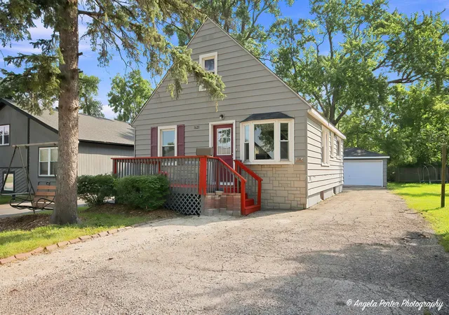 Photo 1 of Single family home for sale at 1621 Round Lake Dr, Round Lake Beach, IL 60073 | MLS# 12768511 | Listing updated on 2026-09-30