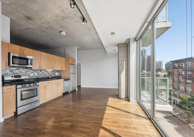 Photo 3 of Condo for sale at 1620 S Michigan Ave #606, Chicago, IL 60616 | MLS# 12768513 | Listing updated on 2026-09-24