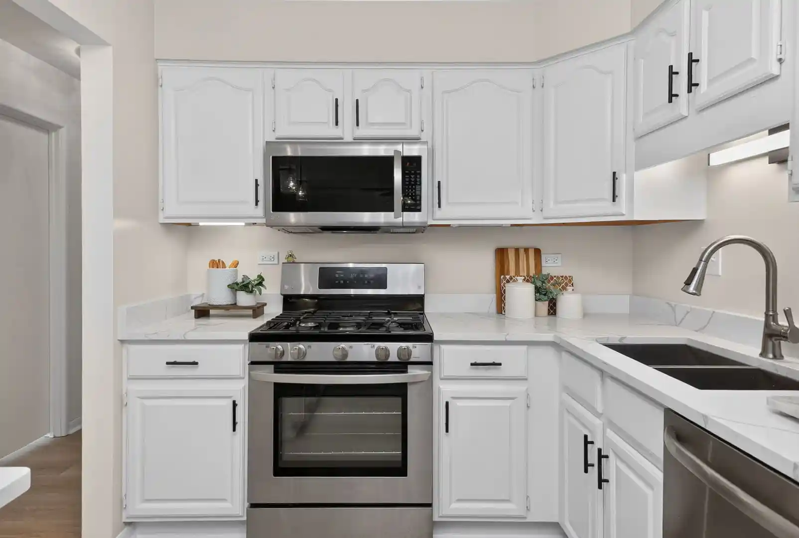 Listing Photo 2 - Condo for sale in 7353 Blackburn Ave located at 7353 Blackburn Ave, Downers Grove, IL 60516 - Unit #K106