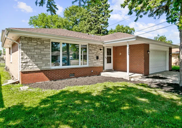 Photo 2 of Single family home for sale at 936 E 170th Street, South Holland, IL 60473 | MLS# 12768537 | Listing updated on 2026-09-24