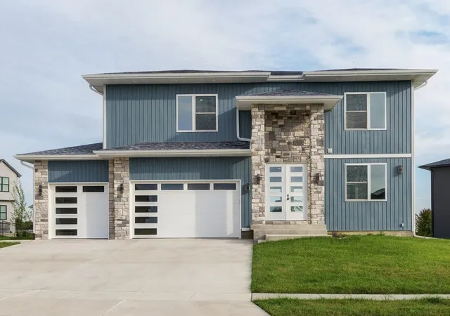 Photo 4 of Single family home for sale at 6589 Blackbird Ln, Bettendorf, IA 52722 | MLS# 12768546 | Listing updated on 2026-10-06