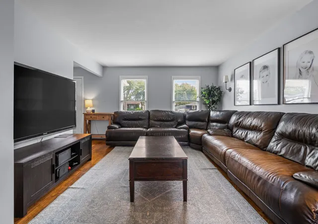 Photo 4 of Single family home for sale at 6114 1/2 Leonard Ave, Downers Grove, IL 60515 | MLS# 12768557 | Listing updated on 2026-09-25