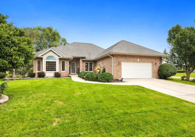 Photo 2 of Single family home for sale at 781 Arrowhead Dr, Yorkville, IL 60560 | MLS# 12768559 | Listing updated on 2026-10-03