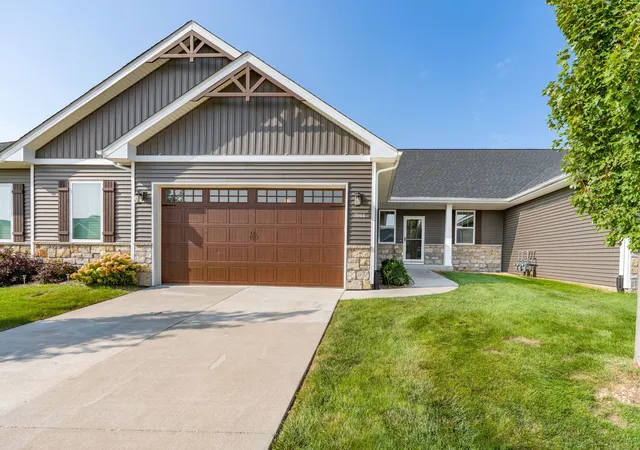Townhouse for sale at 3044 Mary Leigh Dr, Bettendorf, IA 52722 | MLS# 12768564