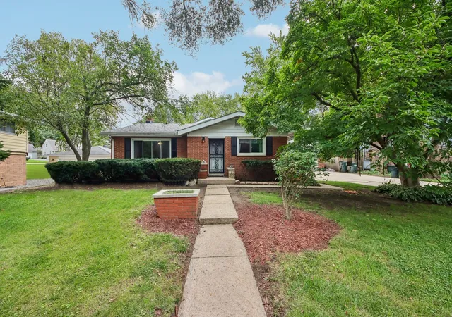 Single family home for sale at 213 Edgemont St, Mundelein, IL 60060 | MLS# 12768565