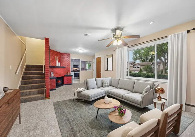 Photo 2 of Single family home for sale at 213 Edgemont St, Mundelein, IL 60060 | MLS# 12768565 | Listing updated on 2026-10-01