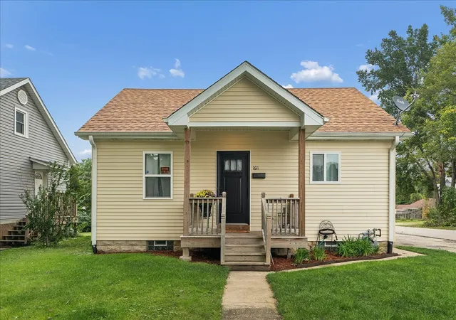 Photo 1 of Single family home for sale at 1611 E Washington St, Joliet, IL 60433 | MLS# 12768574 | Listing updated on 2026-10-01