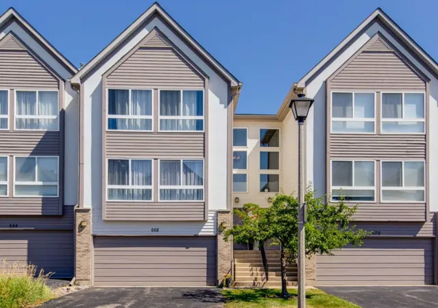Photo 1 of Townhouse for sale at 668 E Fountainview Dr, Mundelein, IL 60060 | MLS# 12768588 | Listing updated on 2026-10-06