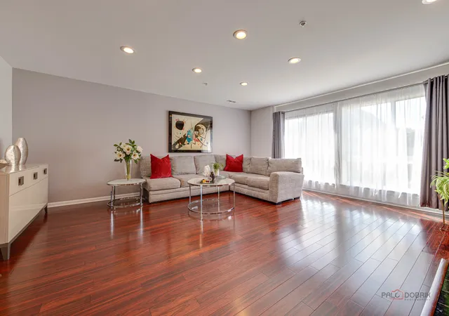 Photo 3 of Townhouse for sale at 668 E Fountainview Dr, Mundelein, IL 60060 | MLS# 12768588 | Listing updated on 2026-10-06