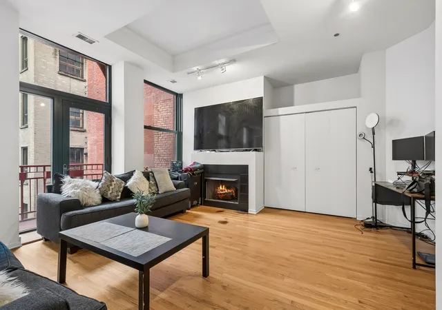 Photo 4 of Condo for sale at 208 W Washington St #2001, Chicago, IL 60606 | MLS# 12768590 | Listing updated on 2026-09-24