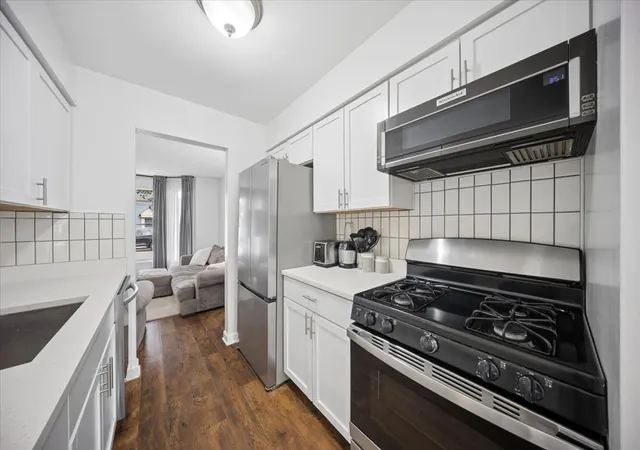 Photo 3 of Townhouse for sale at 1452 N Chelsea Ave, Palatine, IL 60067 | MLS# 12768591 | Listing updated on 2026-09-24