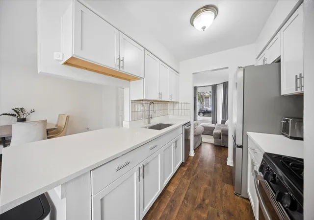 Photo 3 of Townhouse for sale at 1452 N Chelsea Ave, Palatine, IL 60067 | MLS# 12768591 | Listing updated on 2026-09-24