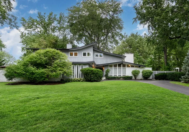 Single family home for sale at 695 Ivy Ln, Glencoe, IL 60022 | MLS# 12768608