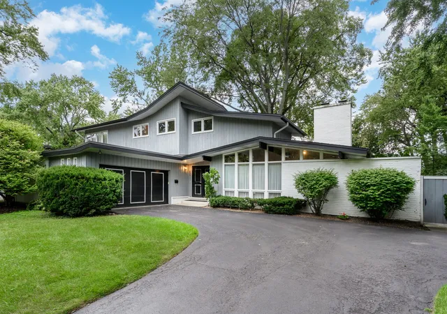 Photo 2 of Single family home for sale at 695 Ivy Ln, Glencoe, IL 60022 | MLS# 12768608 | Listing updated on 2026-09-30