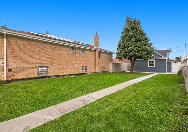 Photo 3 of Single family home for sale at 6007 S Monitor Ave, Chicago, IL 60638 | MLS# 12768614 | Listing updated on 2026-09-30