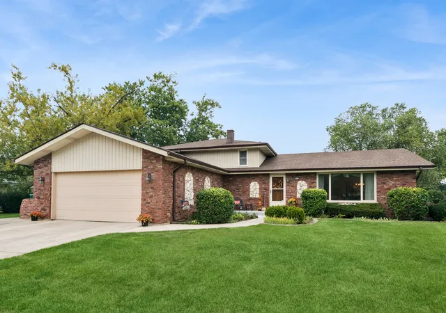Photo 1 of Single family home for sale at 8314 Bob O Link Rd, Orland Park, IL 60462 | MLS# 12768624 | Listing updated on 2026-10-05