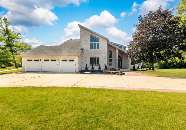 Single family home for sale at 8920 Royal Dr, Burr Ridge, IL 60527 | MLS# 12768632