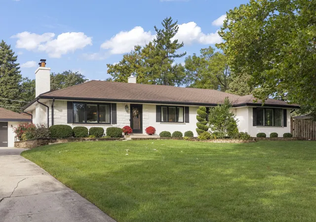 Single family home for sale at 390 S Kenilworth Ave, Glen Ellyn, IL 60137 | MLS# 12768633