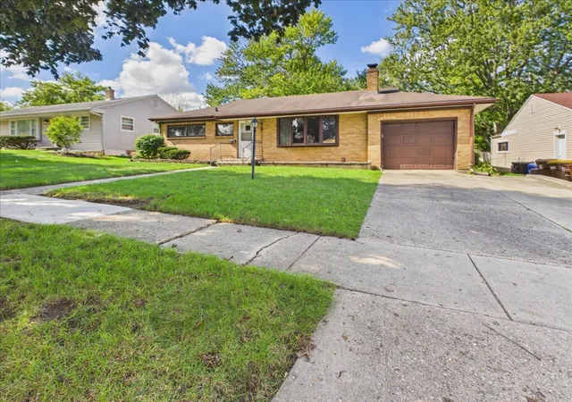 Photo 2 of Sale Pending at 919 Woodland Dr, Rockford, IL 61108 | MLS# 12768637 | Listing updated on 2026-09-27