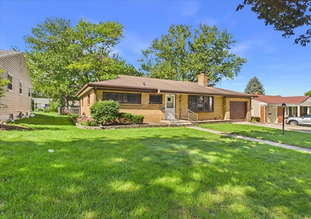 Photo 3 of Sale Pending at 919 Woodland Dr, Rockford, IL 61108 | MLS# 12768637 | Listing updated on 2026-09-27